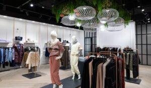 Großhandelslager für Damen- und Herrenbekleidung in Deutschland